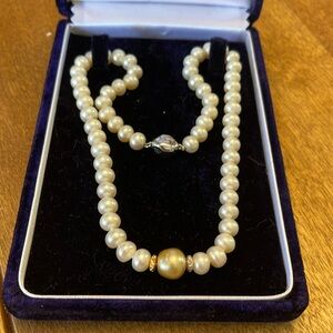 Authentic Wally Yonamine Pearl necklace 17.5 inches